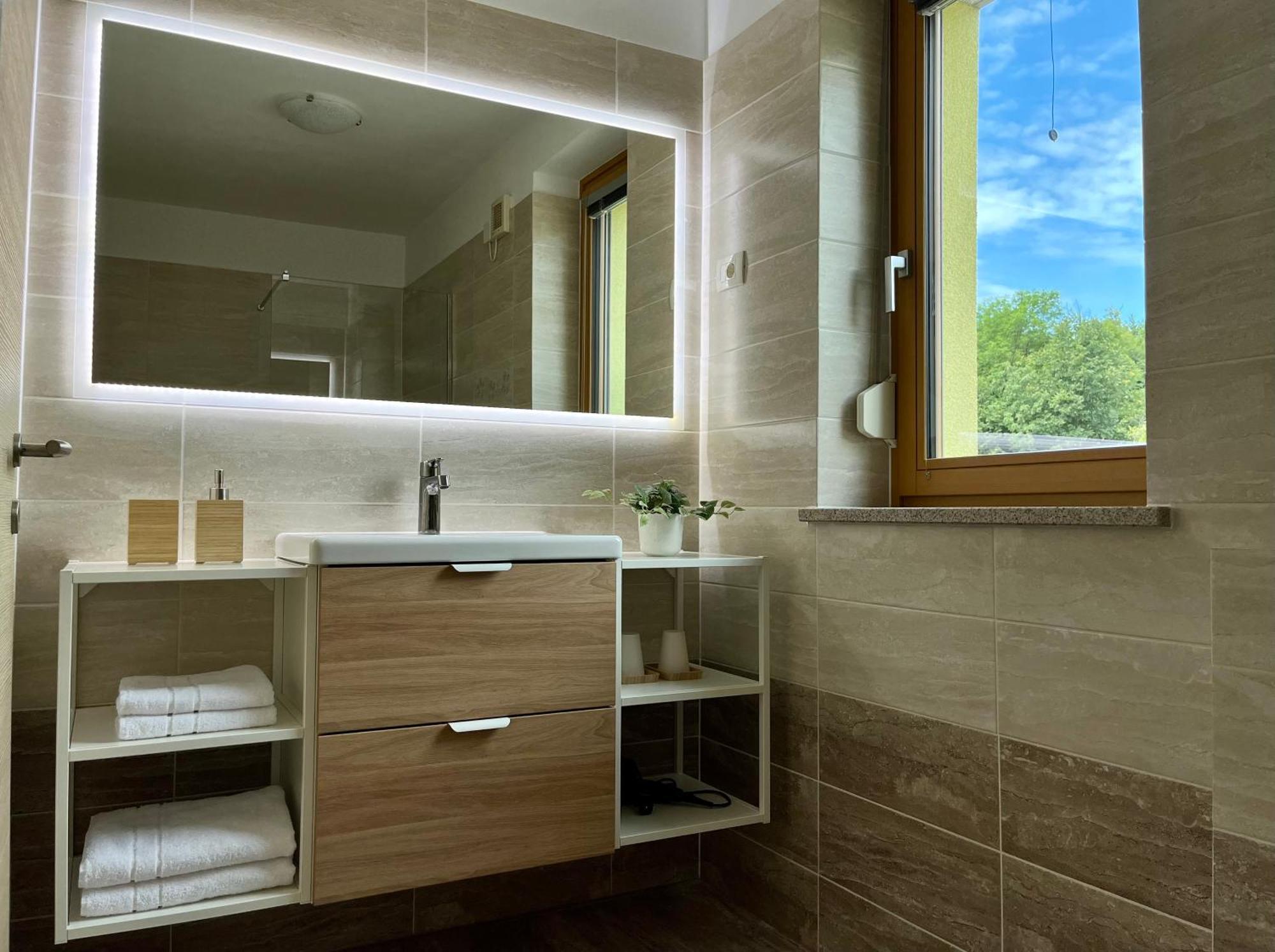Cozy & Chic - Apartment With A Private Patio Kobarid Exteriör bild